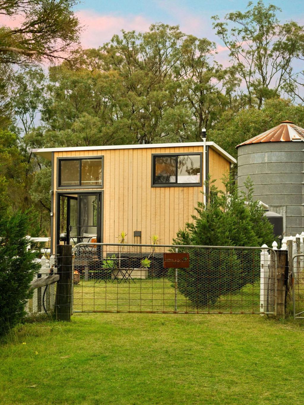 Yellow Rock Views By Tiny Away Broke Exterior photo